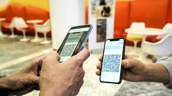 Svizzera, voto lampo sul Green pass. I sondaggi danno la vittoria del sì