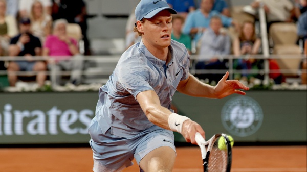 Tennis: al Roland Garros, esordio in discesa per  Jannik Sinner che batte in tre set Clèment Tabur