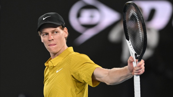 Tennis, Australian Open, Jannik Sinner supera i crampi e batte in rimonta Spizzirri