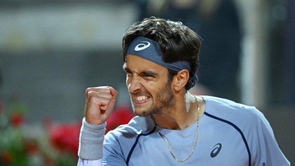 Tennis, Internazionali BNL d'Italia, buona la prima per Musetti che vola al terzo turno, avanzano anche Cocciaretto e Arnaldi,eliminazione all'esordio per Djokovic