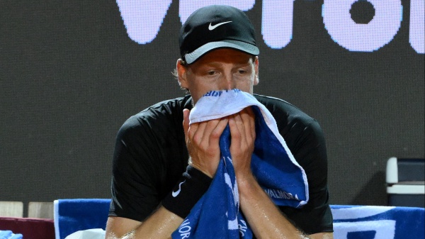 Tennis, Internazionali BNL d'Italia: Sinner-Medvedev rinviata per pioggia, Darderi eliminato in semifinale