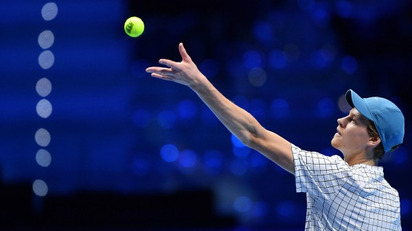Tennis, Jannik Sinner batte Hubert Hurkacz 6-2, 6-2, "questo torneo lo giochiamo per Berrettini"