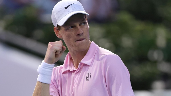 Tennis, Jannik Sinner vince e domina Humbert all'esordio sulla terra rossa di Montecarlo