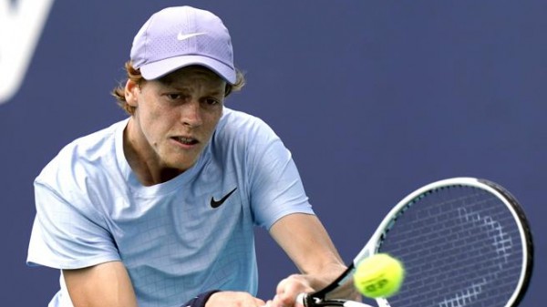 Tennis, Sinner perde il Master 1000 di Miami, sconfitto in due set dal polacco Hurkacz