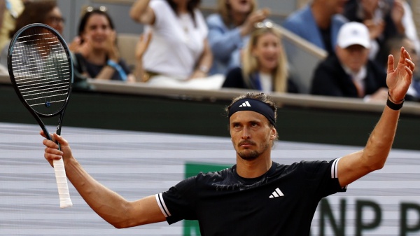 Tennis, Zverev re del Roland Garros, Cobolli cede in cinque set dopo una finale epica e lunghissima tedesco