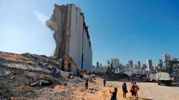 Tensioni a Beirut, lacrimogeni su dimostranti. Farnesina, morta italiana nell'esplosione