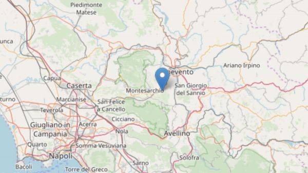 Terremoto, scosse nel Beneventano, gente in strada