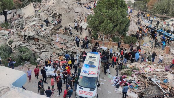 Terremoto tra Grecia e Turchia di magnitudo 7, mini tsunami a Smirne, almeno 6 vittime