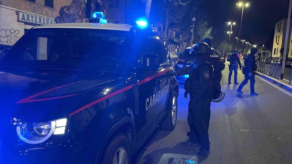 Terrore a Napoli, rapina in banca al Vomero e clienti presi in ostaggio. Ecco cosa è accaduto