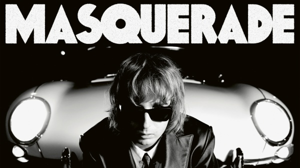 Thomas Raggi, Masquerade è il primo album da solista . Alla produzione Tom Morello: "Riporteremo il rock alle masse"