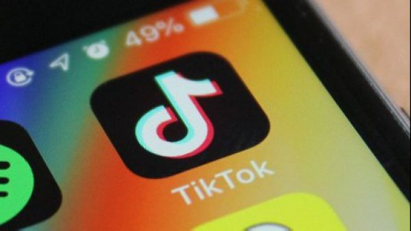 TikTok sfida Trump, il social cinese impugnerà il bando del presidente americano che proibisce ogni transazione con la società madre e il social network
