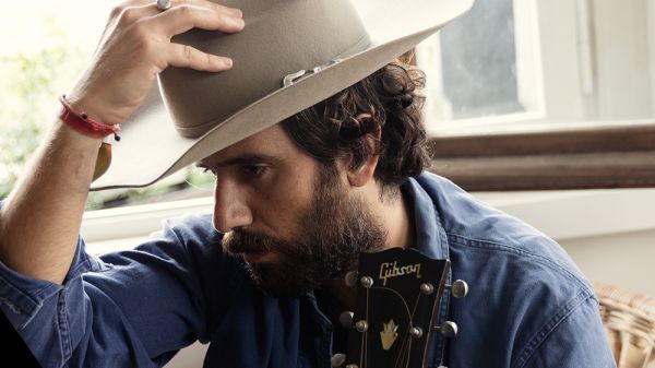 Tommaso Paradiso, in collegamento su RTL 102.5, ha anticipato il nuovo singolo “Ma lo vuoi capire”