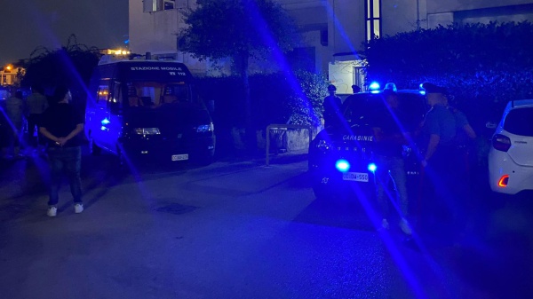 Tragedia in Salento, bambino di 8 anni ucciso in casa. Il corpo della madre trovato in mare da un sub