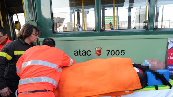 Tragedia sfiorata a Roma per il temponamento di due tram su via Prenestina, dieci feriti