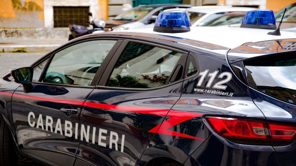 Trecate, donna uccisa in casa nella notte, fermato il marito
