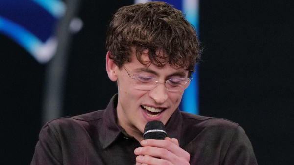 Tredici Pietro a Sanremo 2026 con "Uomo che cade": testo e significato del brano