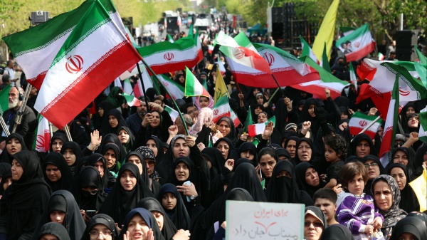 Tregua in Medio Oriente: due settimane per trovare un accordo. Rimbalzano le borse e crolla il petrolio