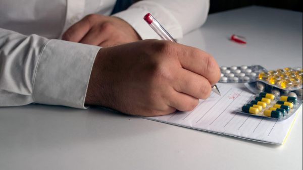 Treviso, effettuava visite mediche senza laurea, ora è sparito