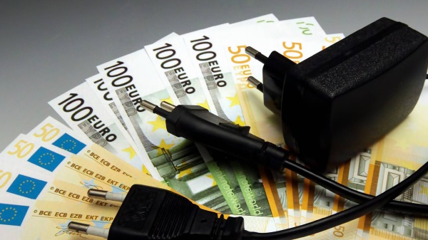 Un pensionato a Roma trova 245 milioni di vecchie lire. Ma non può più cambiarli in euro. Ecco la storia...