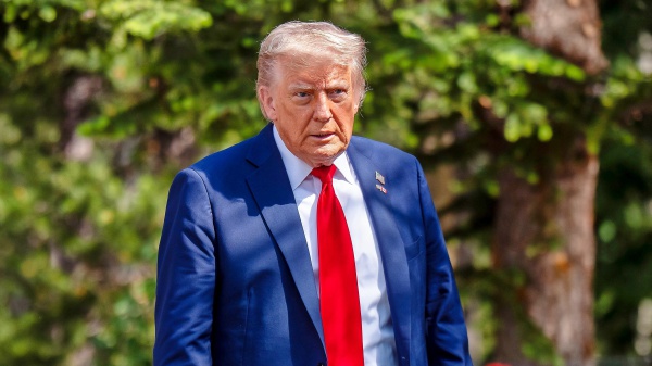 Trump chiede la resa incondizionata dell'Iran. "Si valuta un attacco alla centrale di Fordow"