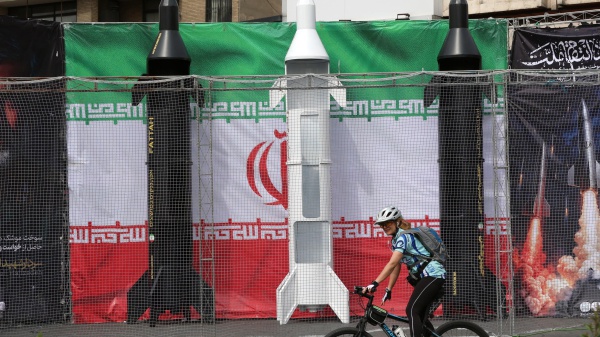 Trump: colloqui positivi che proseguono, stop ai bombardamenti  su strutture iraniane per cinque giorni