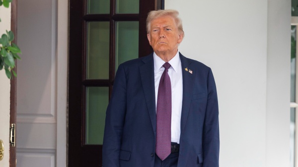 Trump minaccia: “Dazi del 100% per i film girati fuori dagli USA”