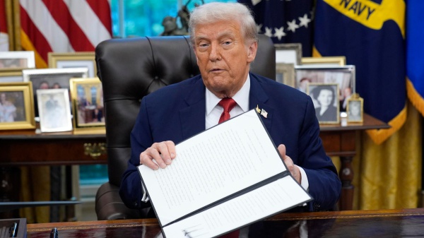 Trump non si ferma sui dazi,ora guarda ai farmaci, agli autocarri e ai mobili, per ragioni di "sicurezza nazionale"