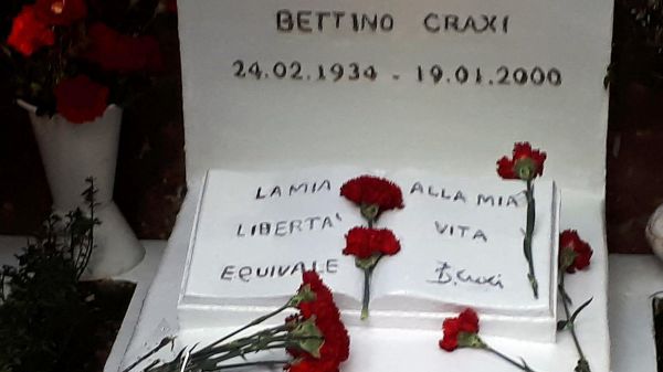 Tunisia, cerimonia nel cimitero di Hammamet per il ventesimo anniversario della morte di Bettino Craxi