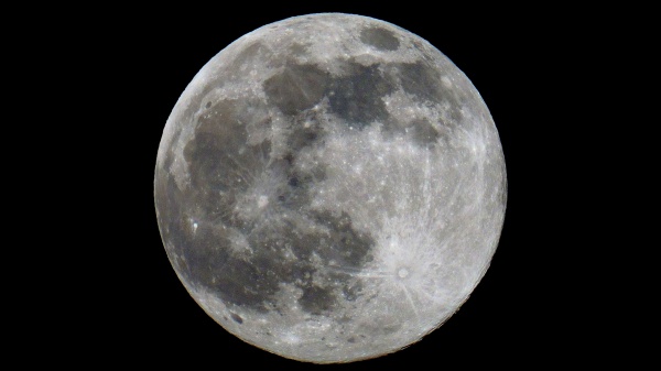 Tutti col naso all'insù: arriva la Luna piena più a Sud dei prossimi 18 anni