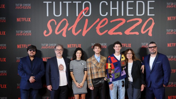 Tutto chiede salvezza: un'altalena di emozioni nell'euforica pazzia della vita