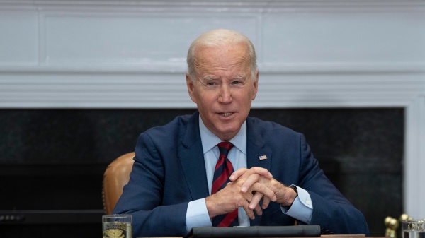 Ucraina: a Kiev arrivano le bombe a grappolo americane, per Biden Putin non eserà l’atomica
