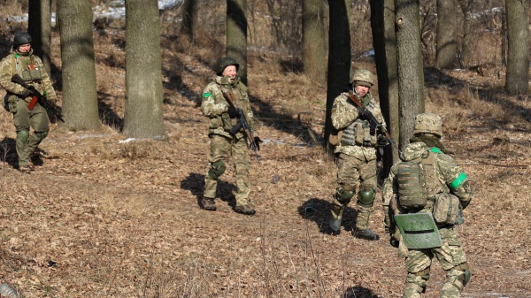 Ucraina, annunciate nuove sanzioni per Mosca. Mobilitazione russa sotto osservazione