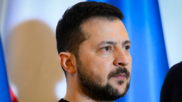 Ucraina: Zelensky visita le zone allagate a Kherson e Mykolaiv