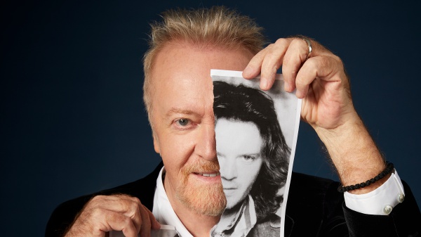 Umberto Tozzi, disponibile da oggi "L'ultima notte rosa live". Da marzo 2026 il tour dell'artista torinese