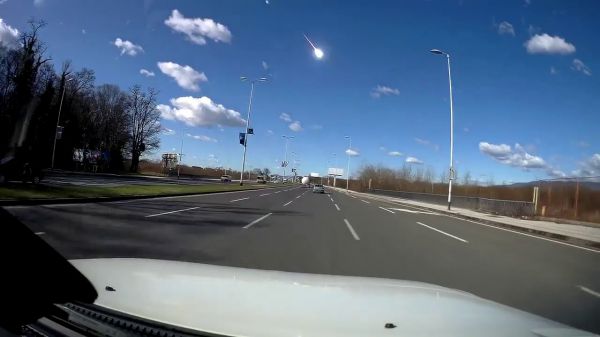 Un meteorite attraversa il cielo e cade nell’Adriatico