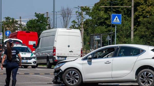 Una donna morta a Milano , investita da una auto rubata, con a bordo quattro ragazzi che dall'aspetto sembrano minorenni