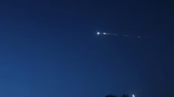 Una scia luminosa in cielo: si tratta davvero di un meteorite? Ecco cosa è accaduto in alta quota