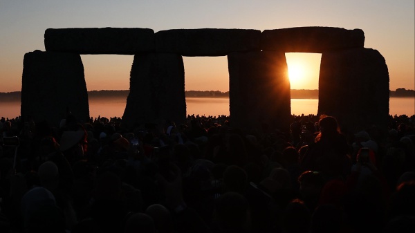 Una Stonehenge in miniatura più antica. Le tracce trovate dagli archeologi sono ancora più secolari del sito Unesco