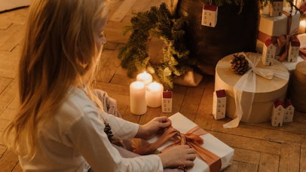 Unicef, sotto l’albero di Natale doni per salvare bambini in emergenza