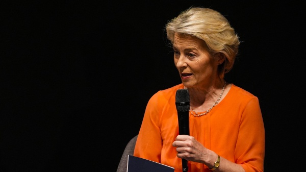 Unione europea, la presidente della Commissione Von der Leyen al Parlamento, Patrioti pronti alla sfiducia