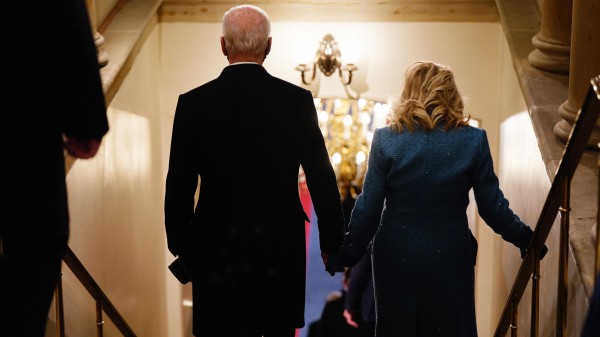 Usa, che fine hanno fatto i codici nucleari ? Il "nuclear football" ora è sotto il controllo di Biden