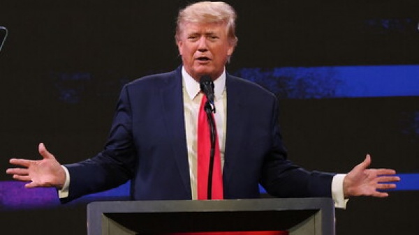Usa: il ritorno di Donald Trump alla convention delle armi dopo la strage di Uvalde, ci riprendiamo la Casa Bianca