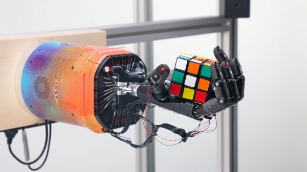 Usa, pronto il robot che sa risolvere il cubo di Rubik