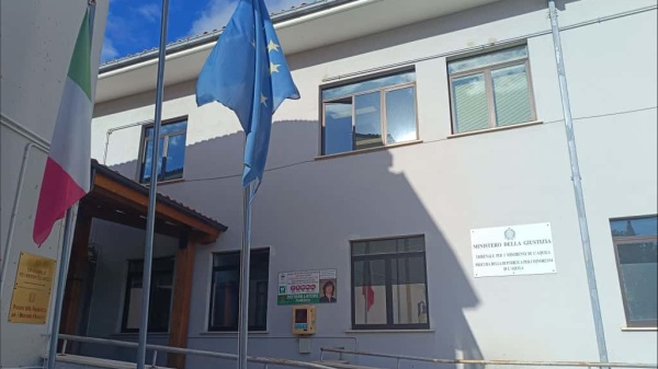 Vasto (Chieti):  che accadrà alla famiglia che vive nel bosco, con tre bimbi piccoli, senza confort e senza scuola?