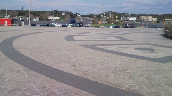 Vende un bimbo di due anni sulla spiaggia di Ostia: denunciato