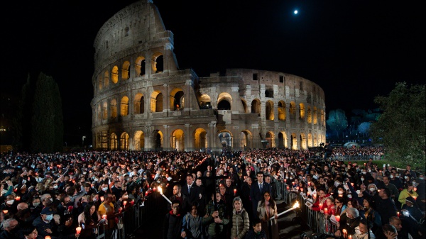 Via Crucis senza papa Francesco, ha rinunciato all'ultimo per preservare la salute in vista di veglia e messa di Pasqua