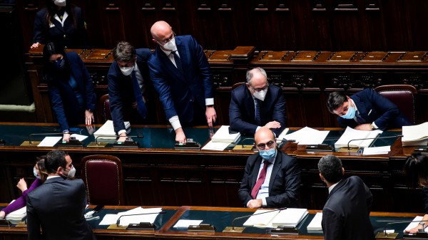Via libera della Camera alla manovra, tra Covid e emergenza lavoro è carica di bonus e micro misure