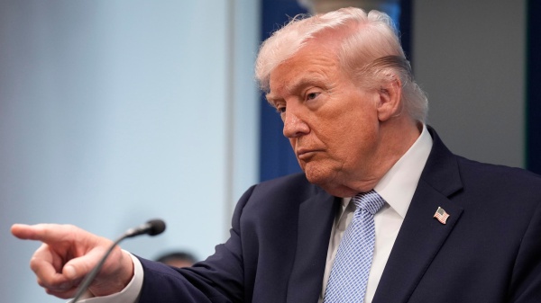 Vigilia dei negoziati tra Usa e Iran in Pakistan, Trump pronto a intensificare gli attacchi contro il regime in caso di fallimento