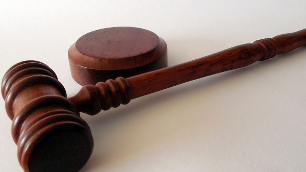 Violenza sessuale, pena ridotta per l'attenuante dei tradimenti della moglie