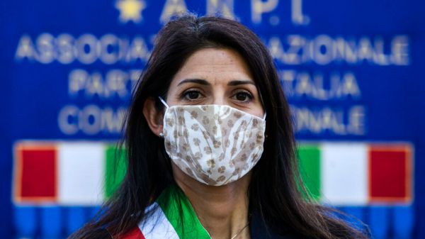Virginia Raggi si ricandida: "Voglio dialogare con la sinistra, ma il Pd non sa più farlo"
